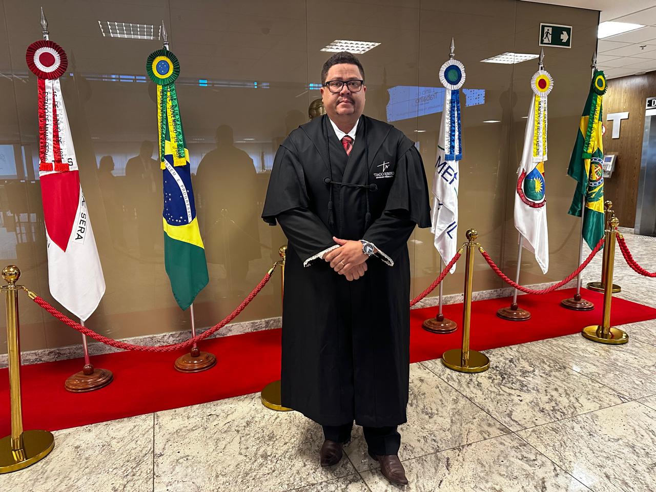 Dr. Tiago de Toga no Tribunal